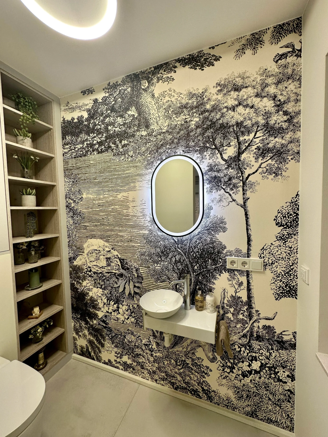 Wald-Tapete im Gäste-WC